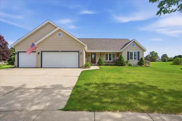 944 Bluebird COURT, Hartford, WI 53027
