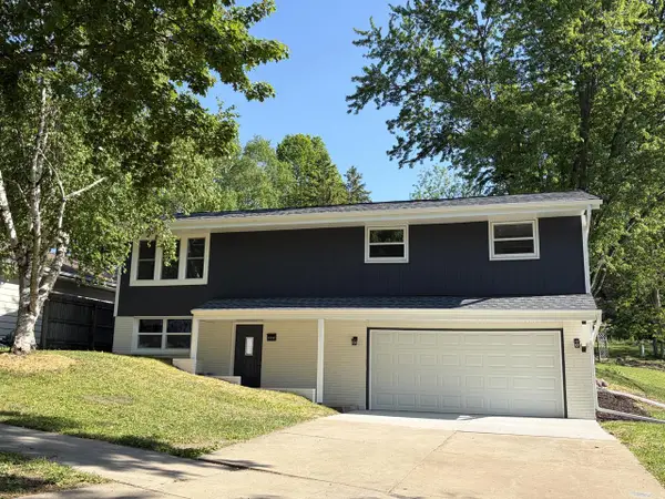 1717 Sunset Ridge DRIVE W, West Bend, WI 53090