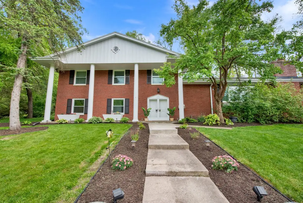 1435 Victoria CIRCLE N, Elm Grove, WI 53122 - #1