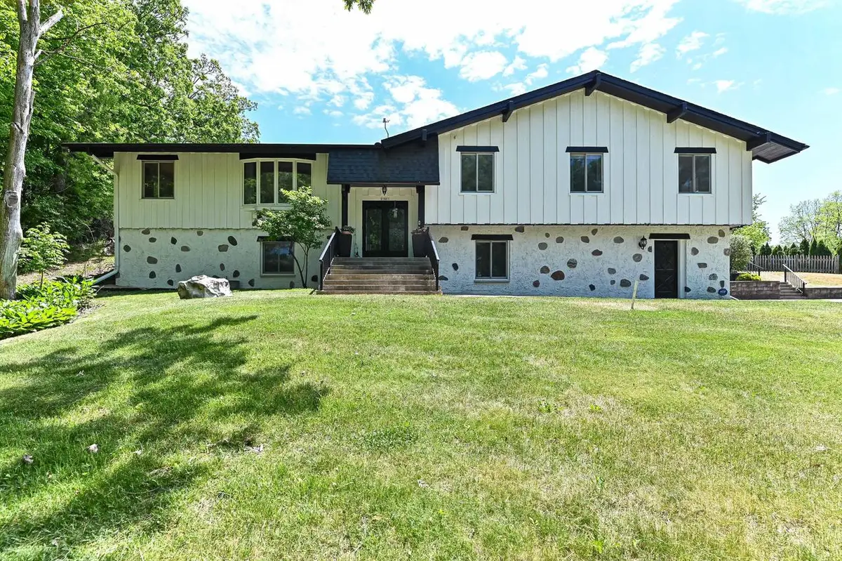 21601 W Lochinvar LANE, New Berlin, WI 53146 - #1