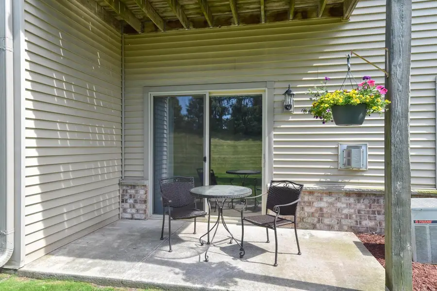 1522 Iroquois AVENUE, Grafton, WI 53024 - #2