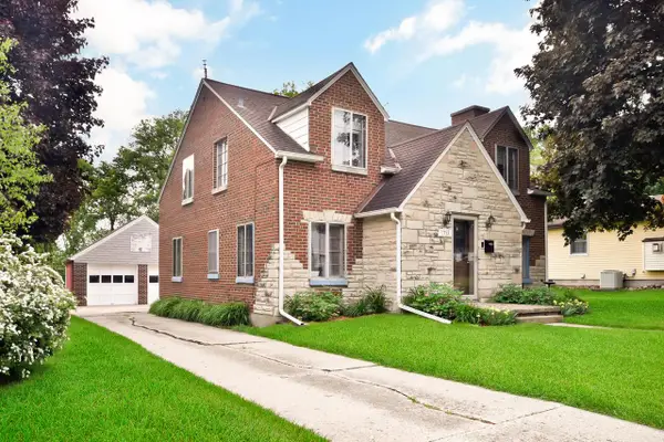 1713 Taylor LANE, West Bend, WI 53090