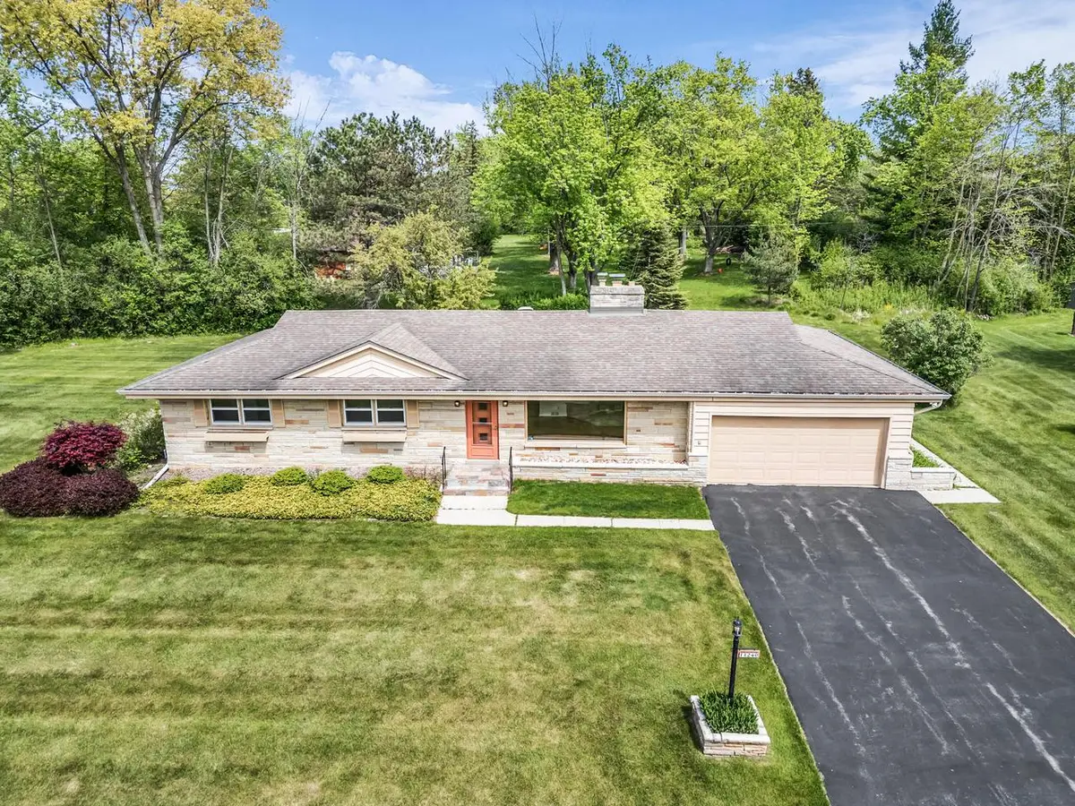 11240 N Valley DRIVE, Mequon, WI 53092 - #1
