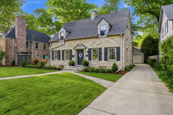 712 E Lexington BOULEVARD, Whitefish Bay, WI 53217