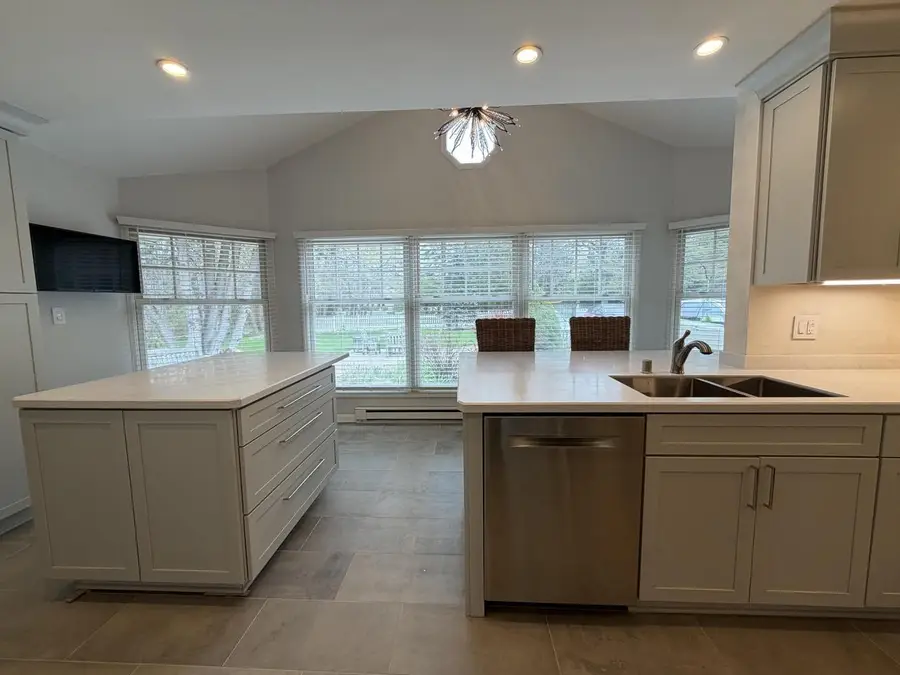 9385 N Lake DRIVE, Milwaukee, WI 53217 - #3