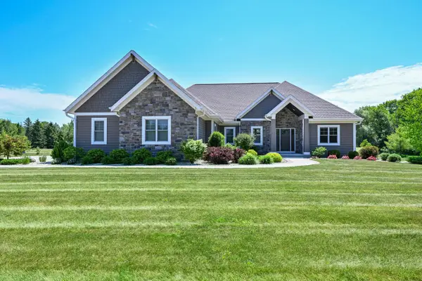 36860 Stillwater DRIVE, Summit, WI 53066