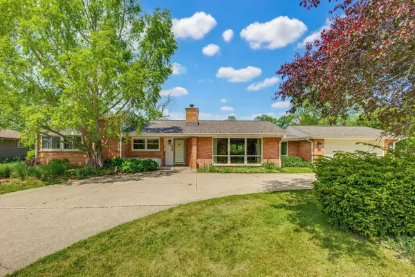 6757 N Santa Monica BOULEVARD, Fox Point, WI 53217