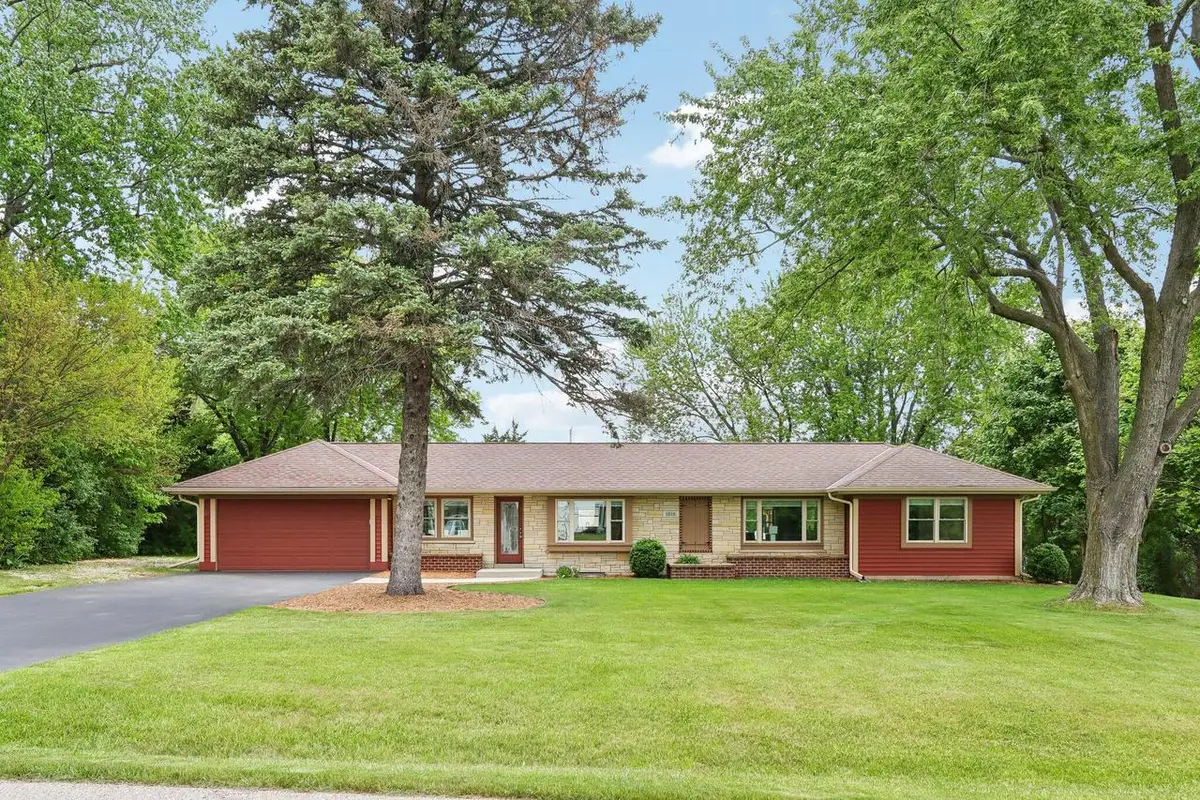 1010 Rolling Green DRIVE, Waukesha, WI 53186 - #1
