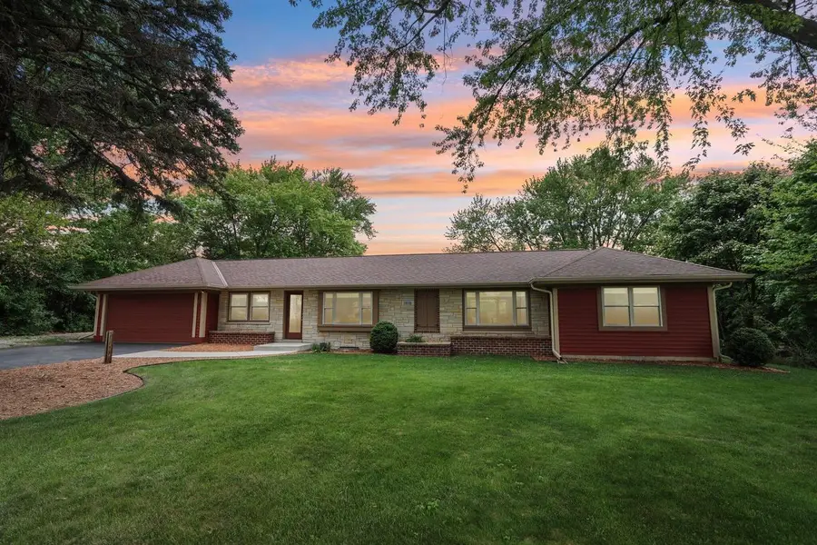 1010 Rolling Green DRIVE, Waukesha, WI 53186 - #2