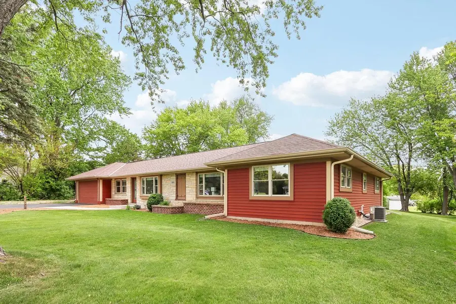 1010 Rolling Green DRIVE, Waukesha, WI 53186 - #3