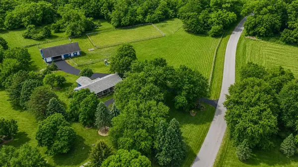 N7W29615 Thames COURT, Waukesha, WI 53188
