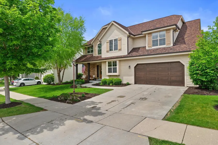 2106 Deer PATH, Waukesha, WI 53189 - #2