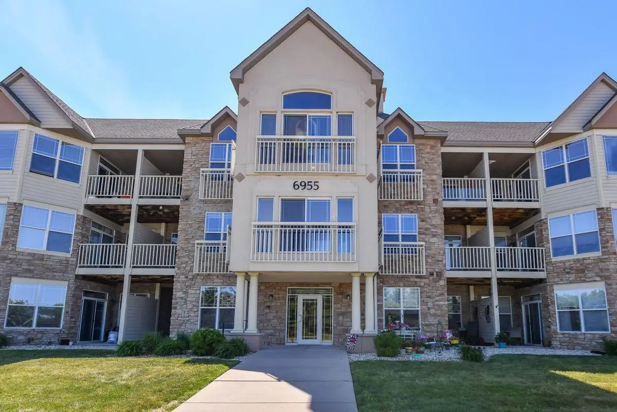6955 S Riverwood BOULEVARD #211, Franklin, WI 53132 - #1
