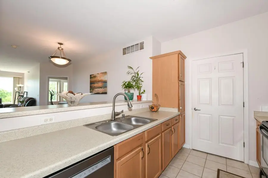 6955 S Riverwood BOULEVARD #211, Franklin, WI 53132 - #3