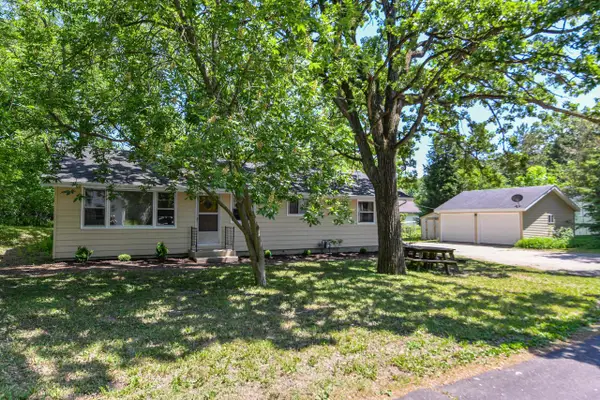 N6924 Oak LANE, Elkhorn, WI 53121