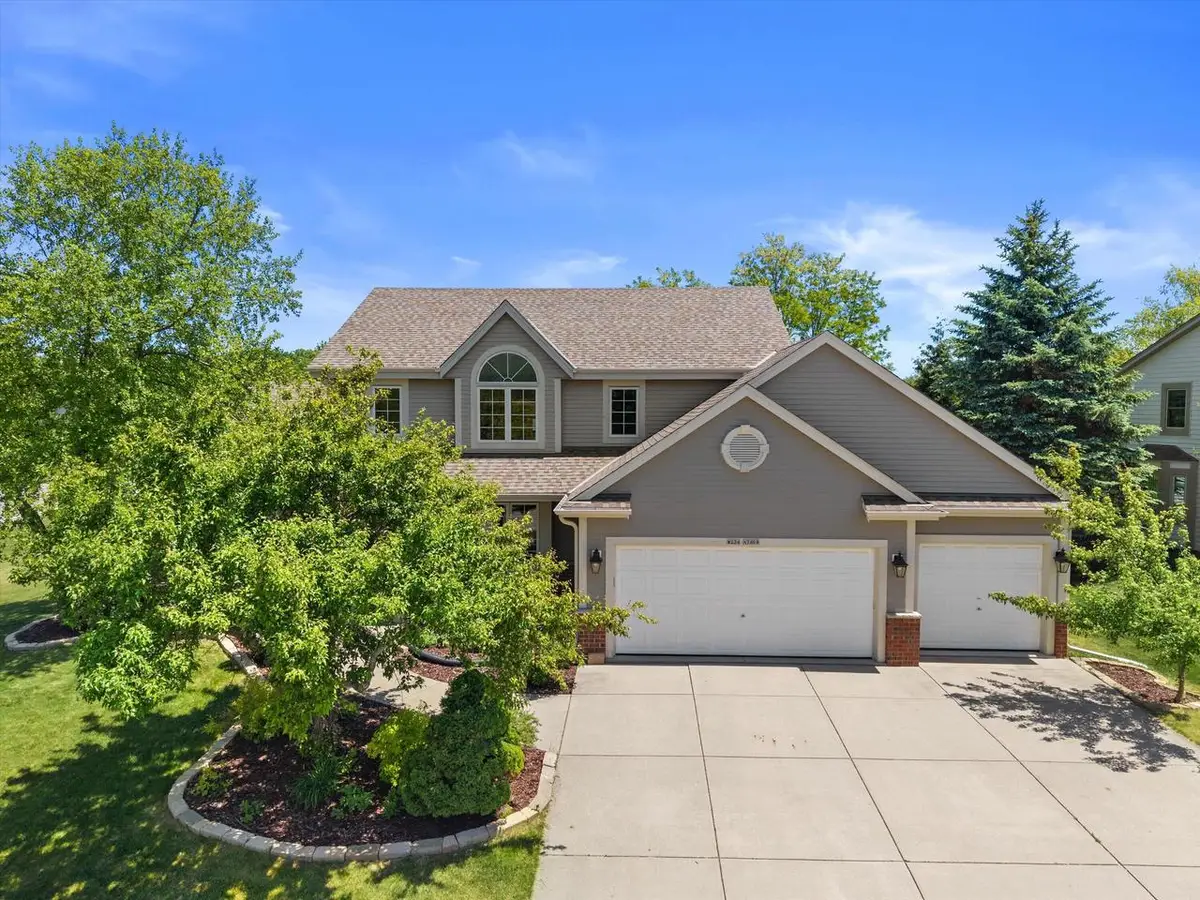 W234N7698 Grey Moss COURT, Sussex, WI 53089 - #1