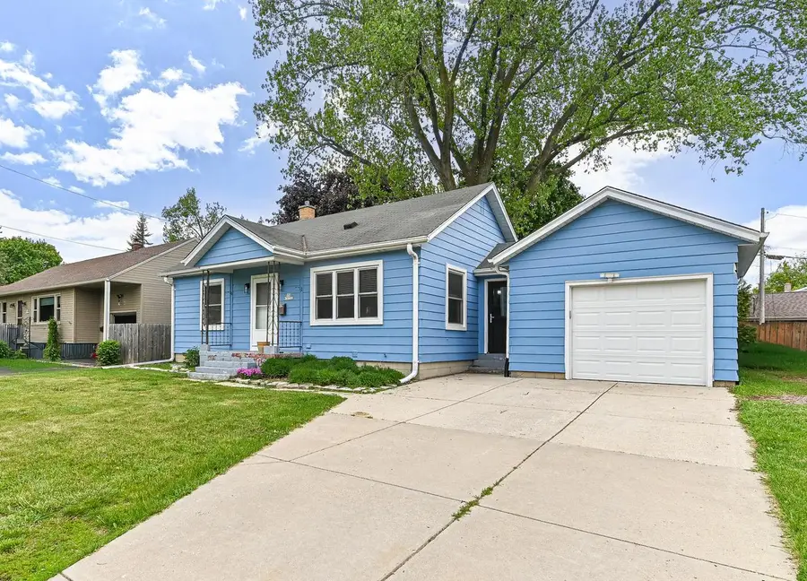 N90W16702 Pershing AVENUE, Menomonee Falls, WI 53051 - #2