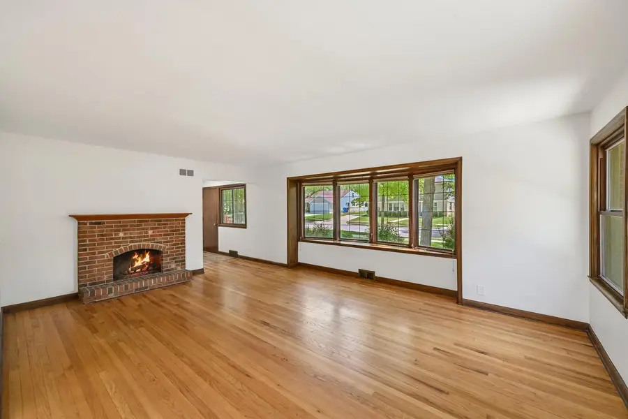 6319 N Bay Ridge AVENUE, Whitefish Bay, WI 53217 - #3
