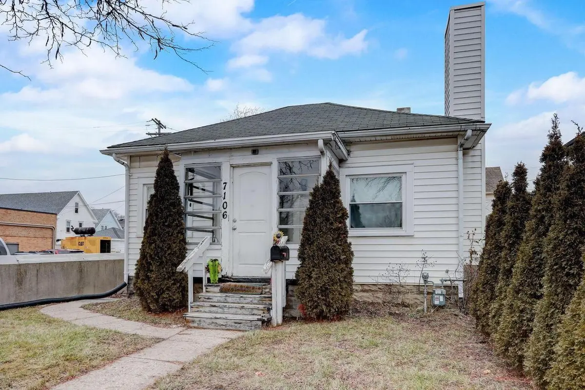 7106 W National AVENUE, West Allis, WI 53214 - #1