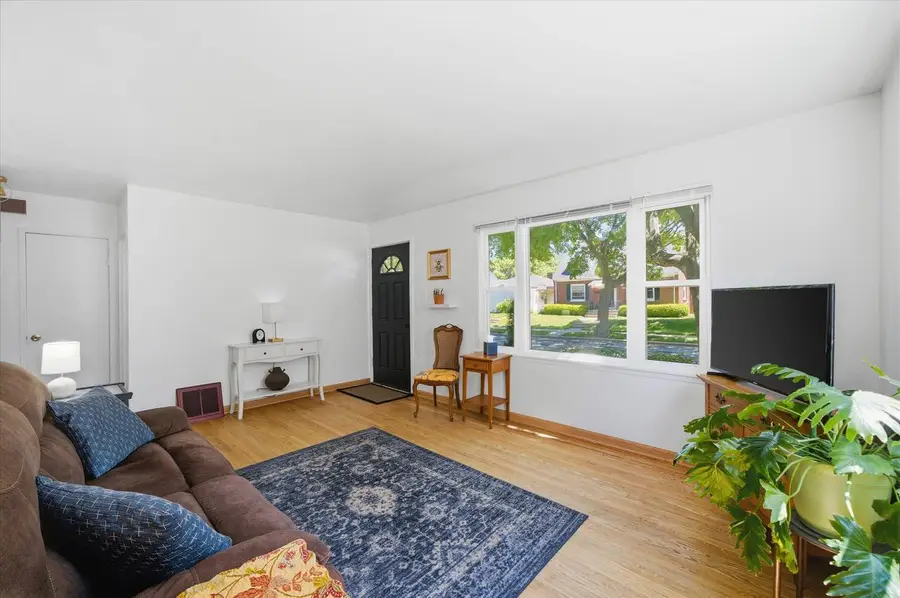 3147 S Brisbane AVENUE, Milwaukee, WI 53207 - #3