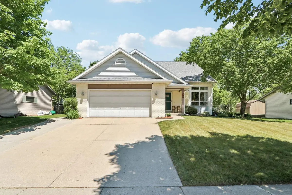 32 Hidden Creek VIEW, Hartford, WI 53027 - #1