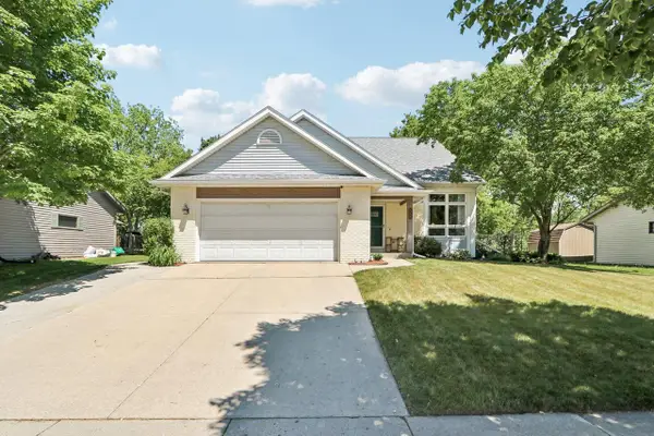 32 Hidden Creek VIEW, Hartford, WI 53027