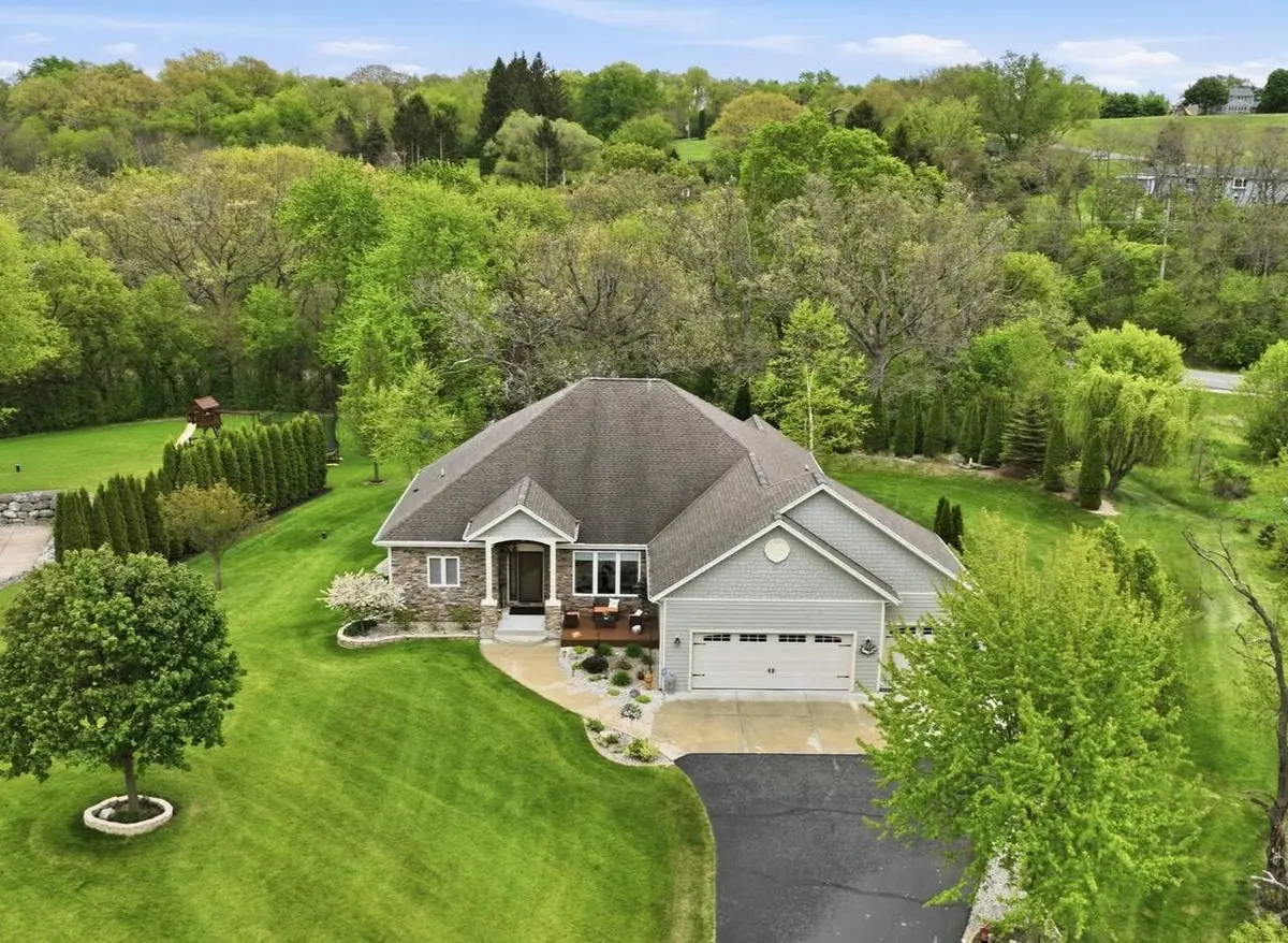 S30W27725 Creekside COURT, Waukesha, WI 53188 - #1
