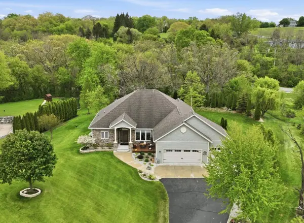 S30W27725 Creekside COURT, Waukesha, WI 53188