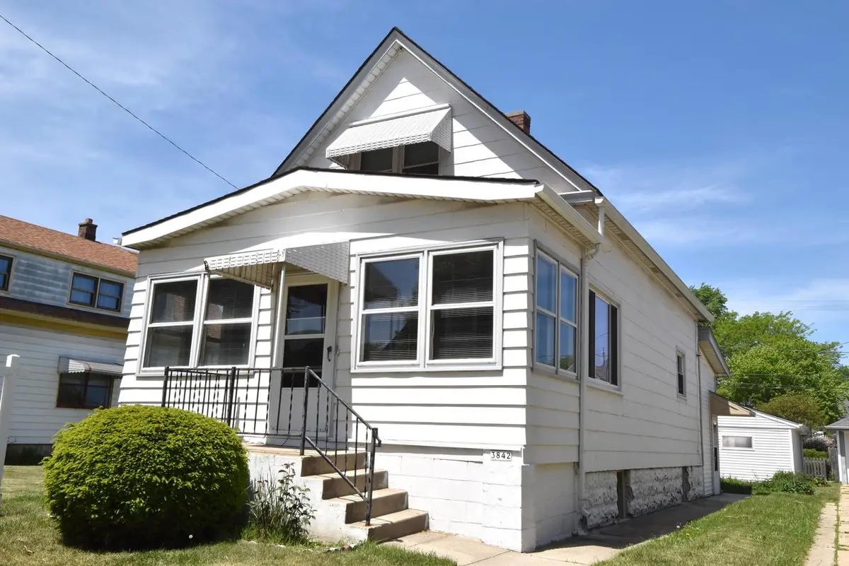 3842 E Layton AVENUE, Cudahy, WI 53110 - #1