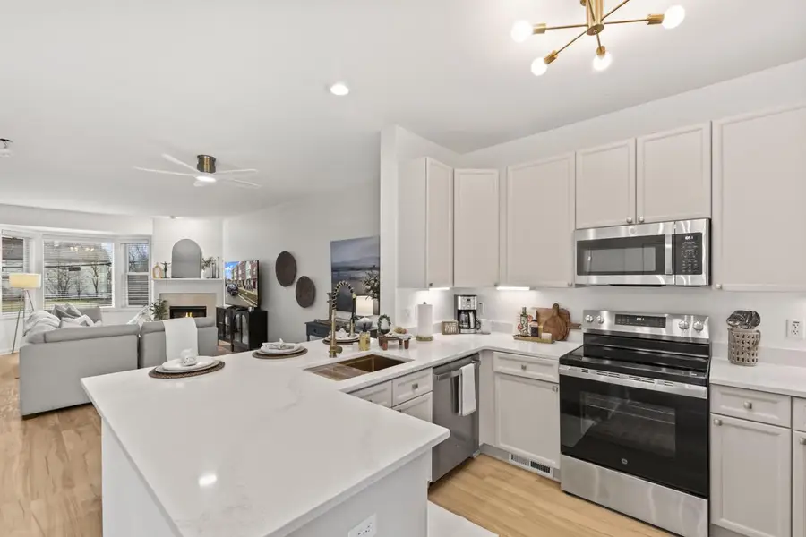 208 E Reservoir AVENUE, Milwaukee, WI 53212 - #3