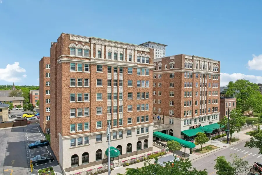 1028 E Juneau AVENUE #825-26, Milwaukee, WI 53202 - #3