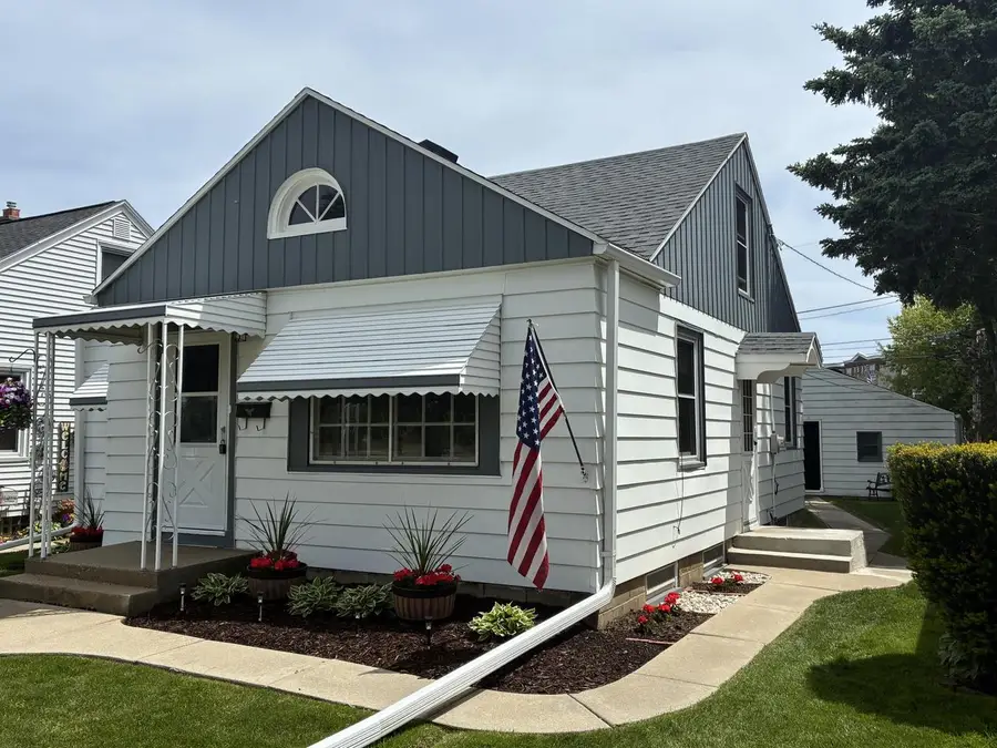 3906 S Kirkwood AVENUE, Saint Francis, WI 53235 - #2