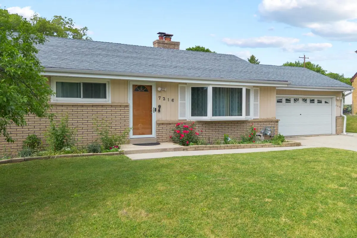 7216 W Layton AVENUE, Greenfield, WI 53220 - #1