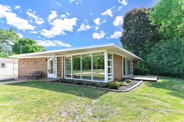 2700 S Root River PARKWAY, West Allis, WI 53227