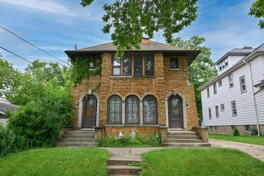 2012 E Newton AVENUE #2014, Shorewood, WI 53211 - #2