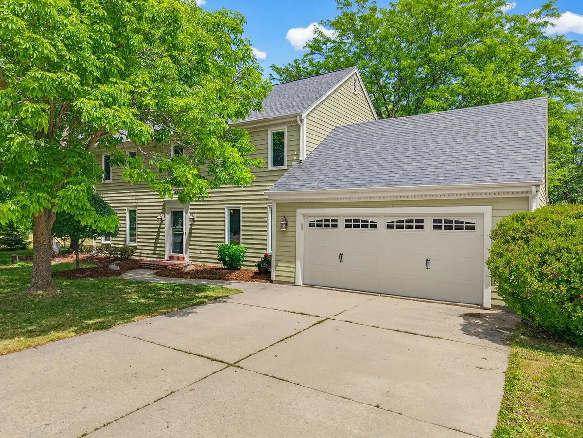 112 N Meadowside COURT, Summit, WI 53066 - #1