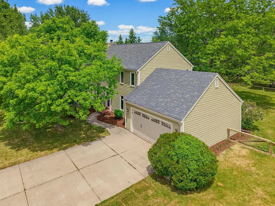 112 N Meadowside COURT, Summit, WI 53066 - #2