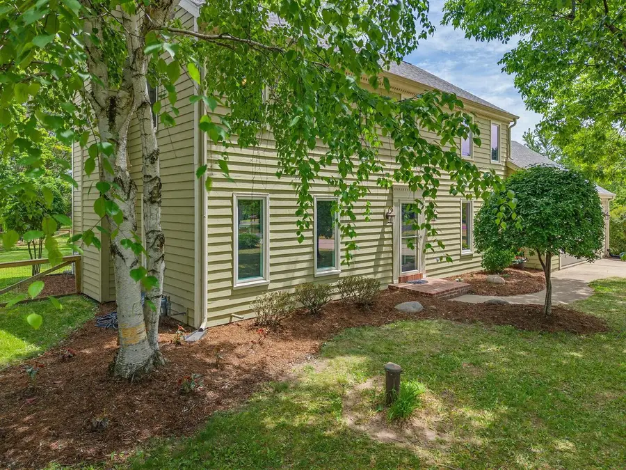 112 N Meadowside COURT, Summit, WI 53066 - #3