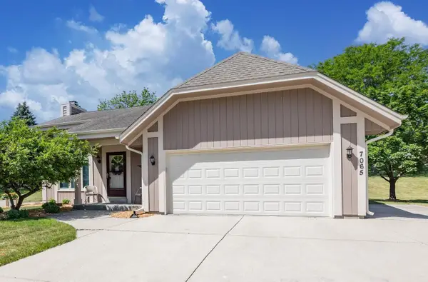 W233N7065 Blacksmith COURT, Sussex, WI 53089