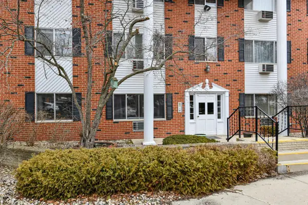 255 Elmwood AVENUE #205, Lake Geneva, WI 53147
