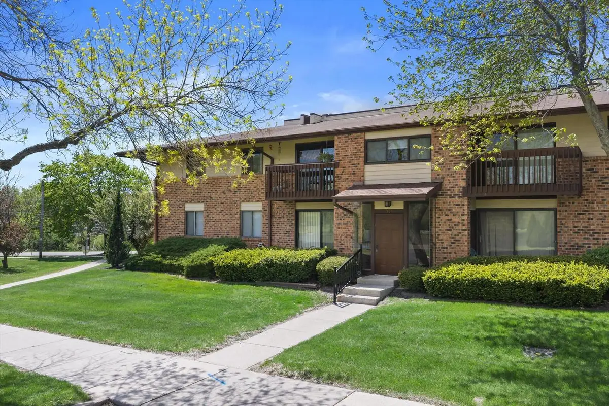 301 Park Hill DRIVE #A, Pewaukee, WI 53072 - #1