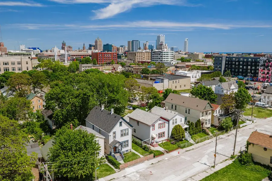 642 W Pierce STREET, Milwaukee, WI 53204 - #2