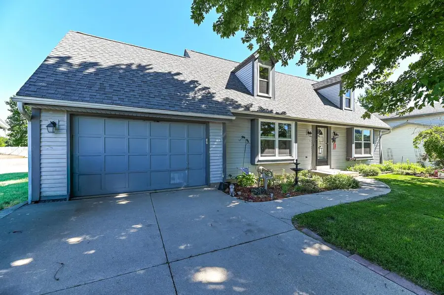 960 E Oakwood ROAD, Oak Creek, WI 53154 - #2