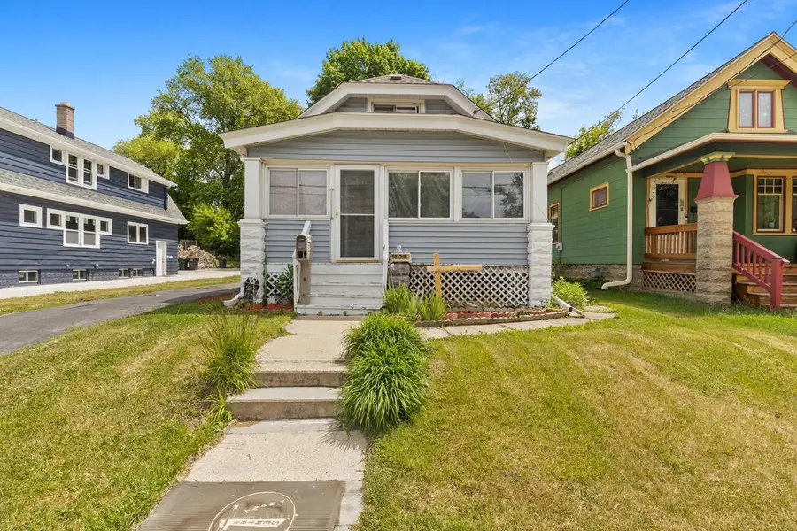 1017 N Chicago AVENUE, South Milwaukee, WI 53172 - #2