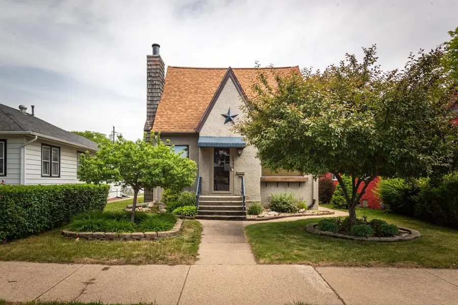 2406 Wood STREET, La Crosse, WI 54603 - #2