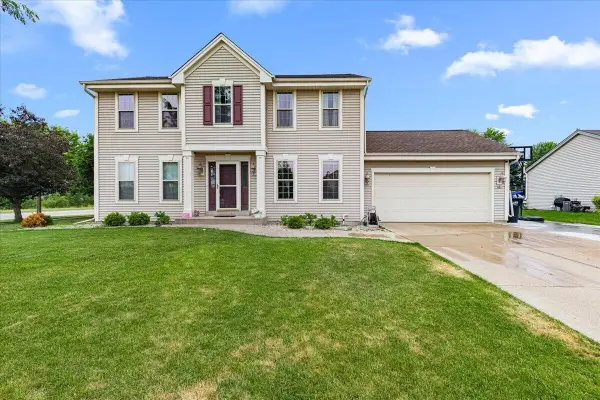 871 N Sandy LANE, Elkhorn, WI 53121
