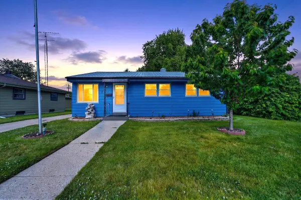 8302 26th AVENUE, Kenosha, WI 53143