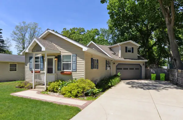 2513 Mason STREET, Delavan, WI 53115