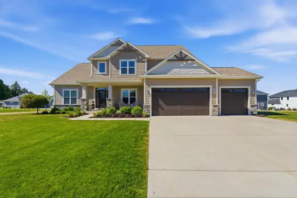1152 W Sunrise PASS, Oak Creek, WI 53154