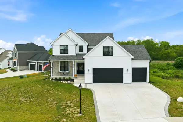 3725 Olde Howell ROAD, Waukesha, WI 53186